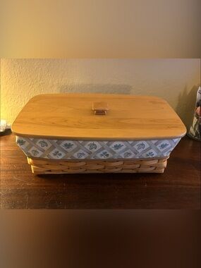 Longaberger Natural Wood and Light Green Fabric Lidded Basket